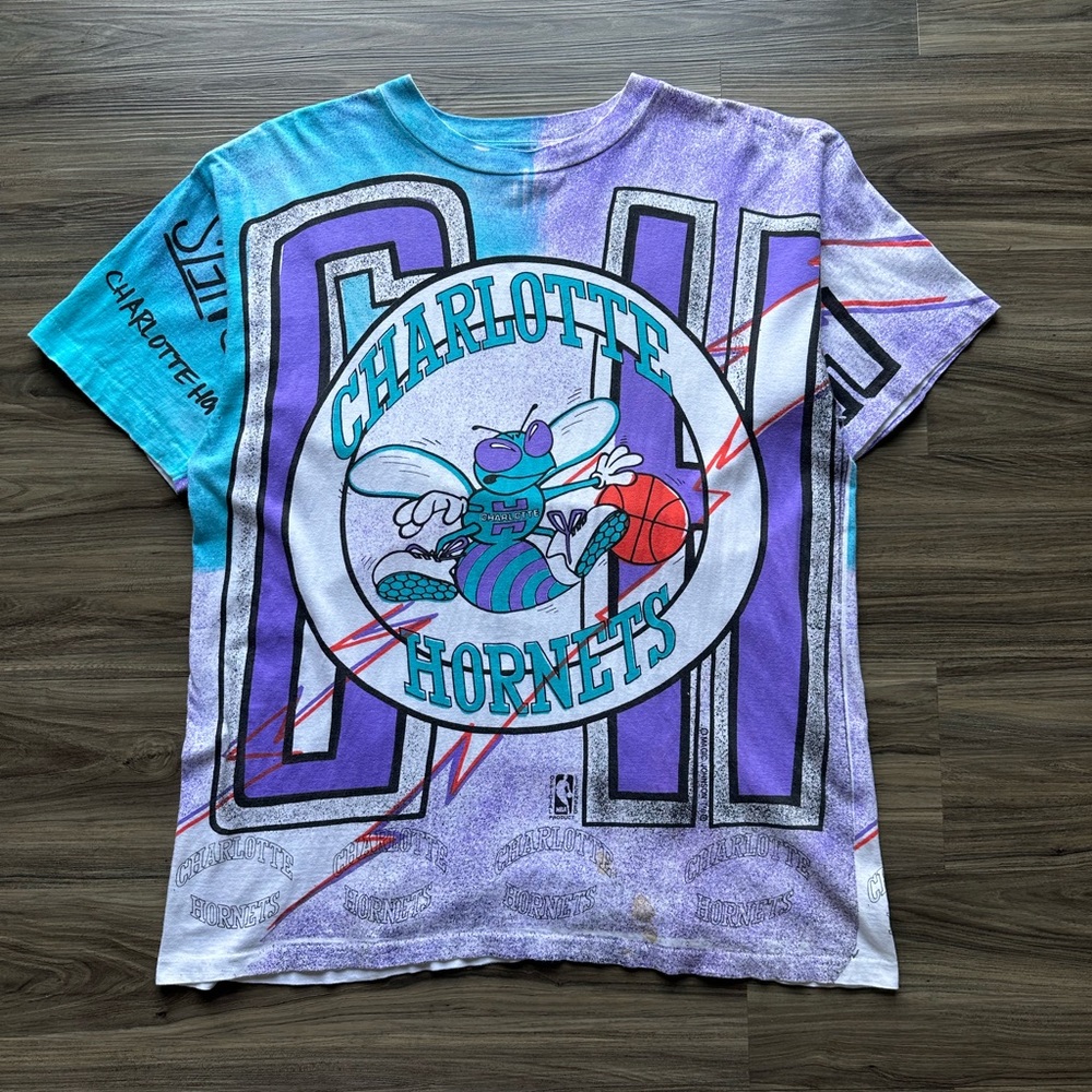Vintage 90’s Charlotte Hornets NBA AOP Tee
